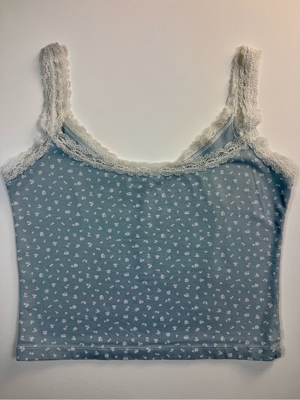 Brandy Melville Lace Trim Floral Crop Tank Top Cami Blue and White One Size - Picture 3 of 6